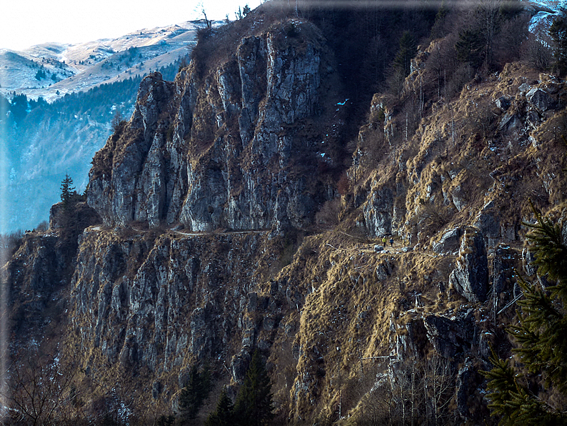 foto Salita dal Monte Tomba a Cima Grappa